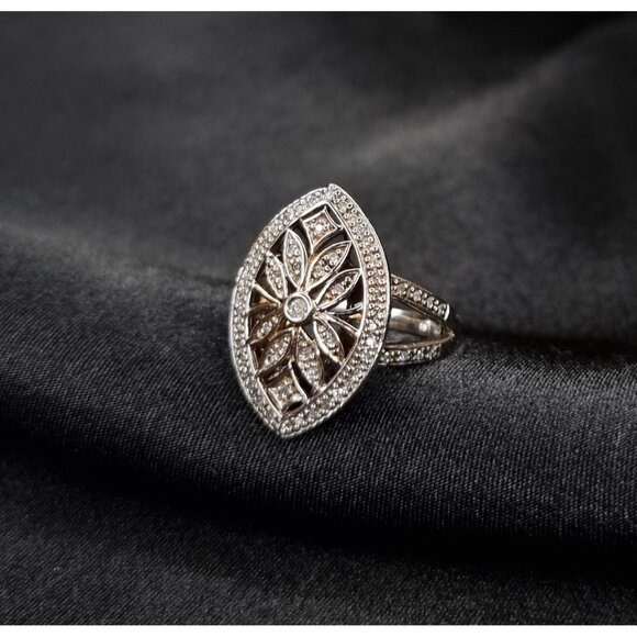 Moissanite 925 Sterling Silver Size 6.5 Stunning Floral Design - Picture 3 of 4